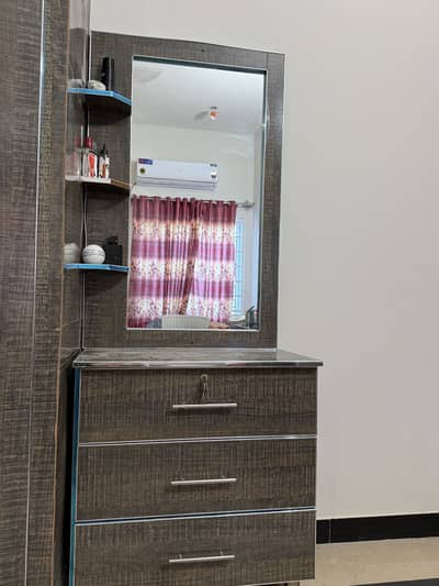 Dressing table with mirror
