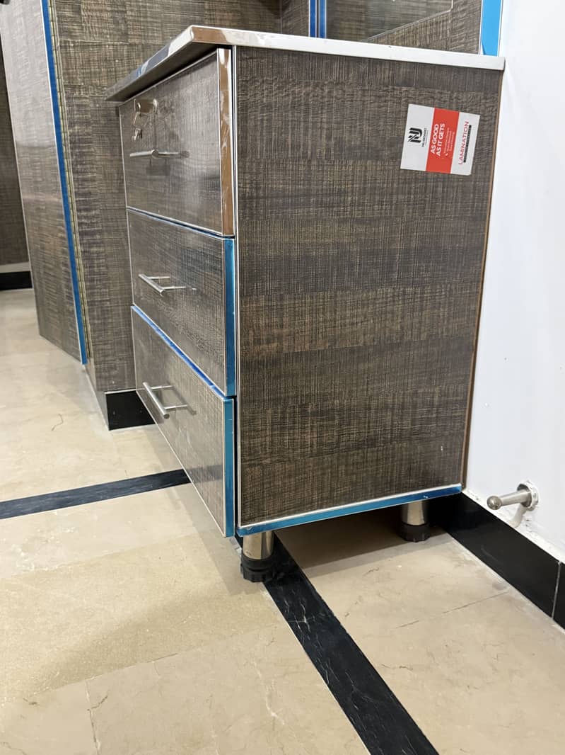Dressing table with mirror 3