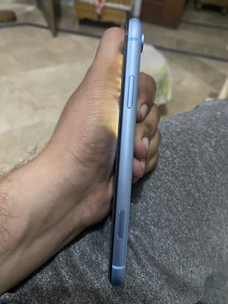 Apple iPhone XR 0