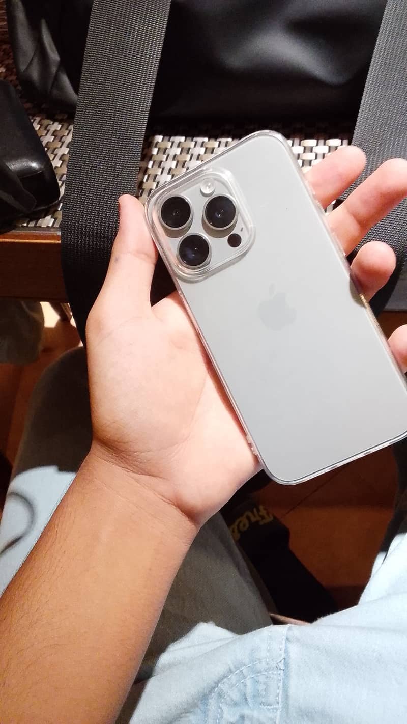 Apple iPhone 15 Pro 0