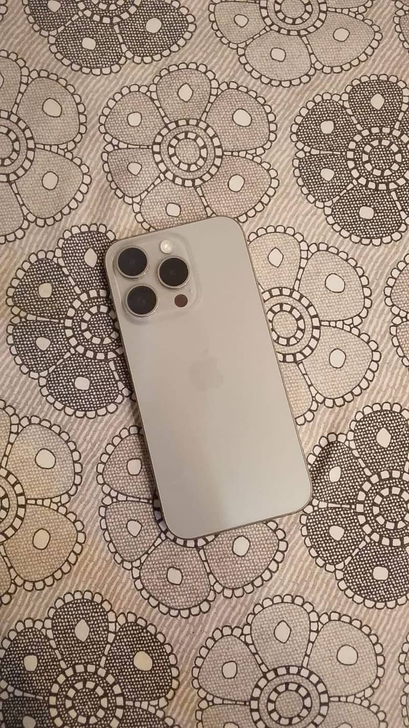 Apple iPhone 15 Pro 4