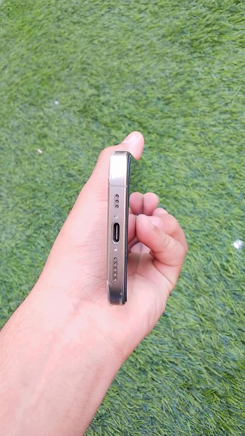 Apple iPhone 15 Pro 8