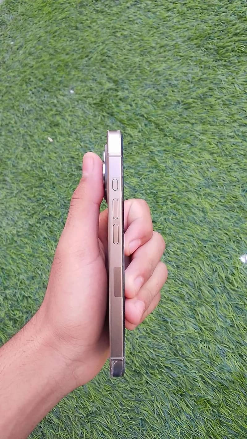 Apple iPhone 15 Pro 9