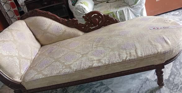 Dewan pure chinioti wood & like a good condition