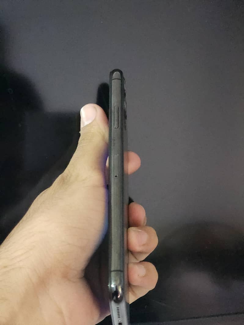 Apple iPhone 11 Pro Max 2