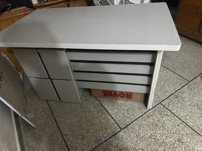 Office chair and table