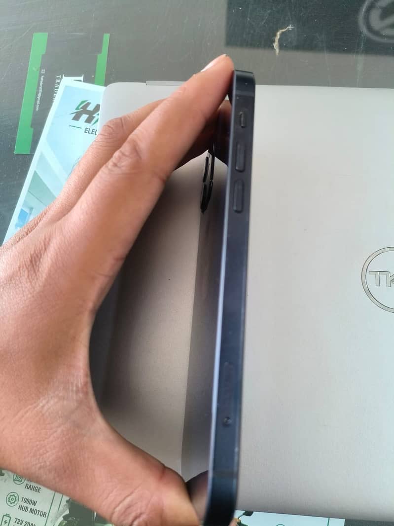 Apple iPhone 12 4