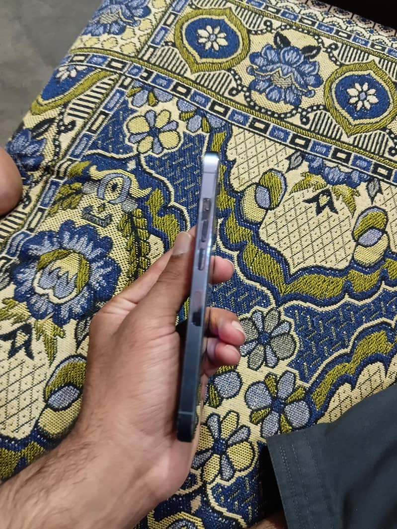 Apple iPhone 13 Pro 3