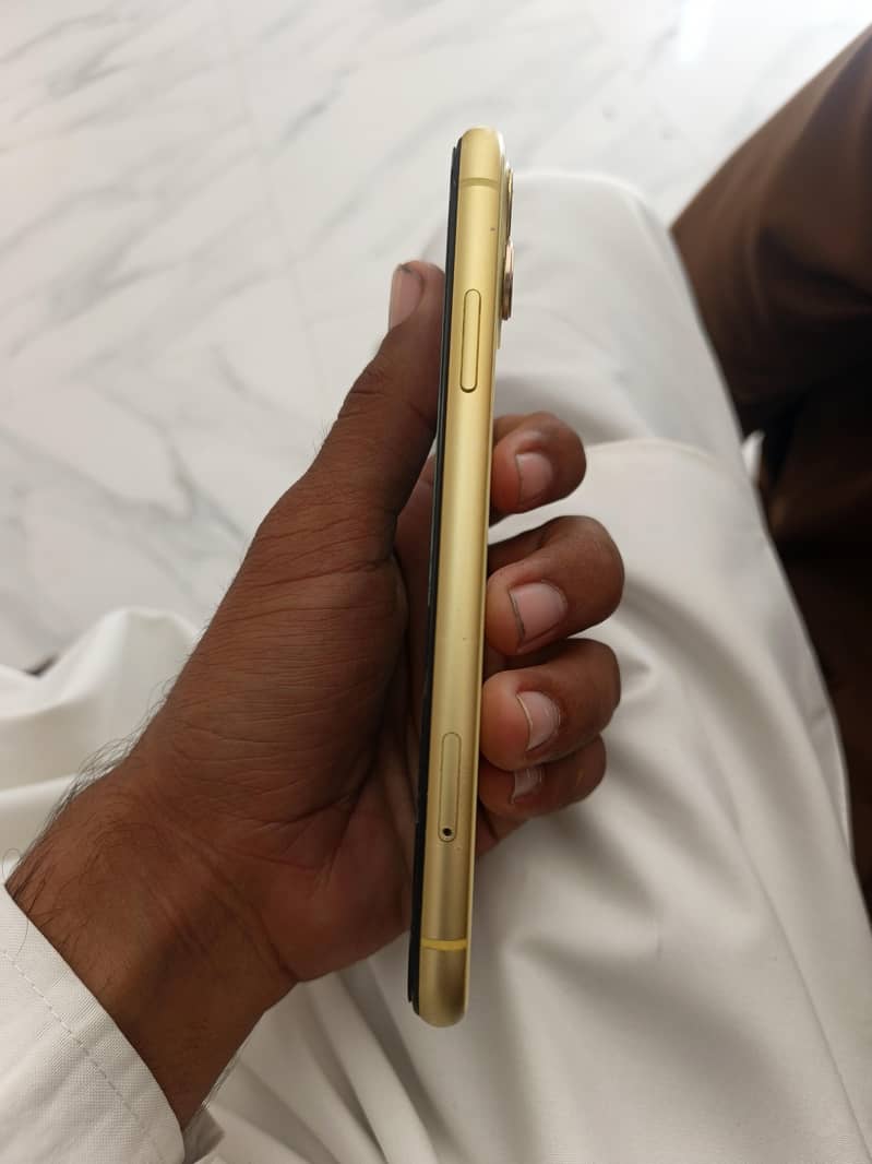 Apple iPhone 11 3