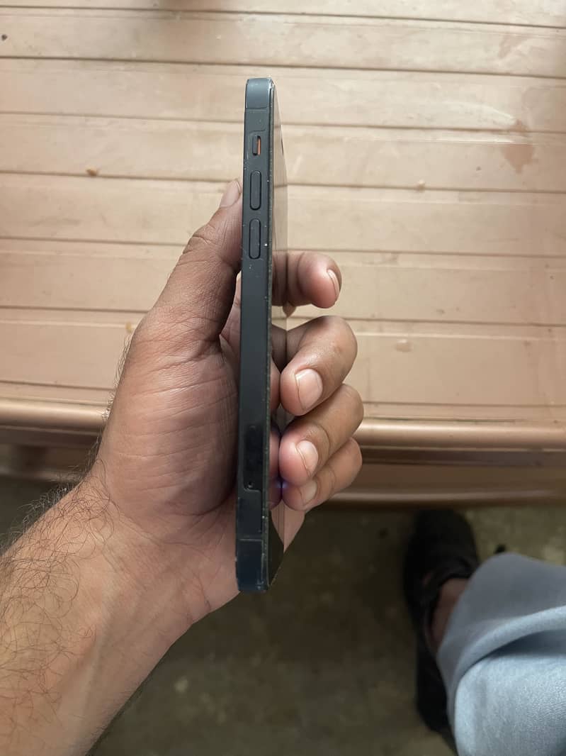 Apple iPhone 12 5