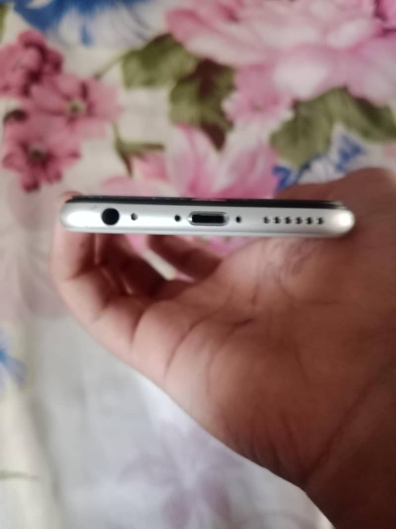 Apple iPhone 6S 4