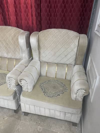 5 setar Sofa set with table condition 10/8
