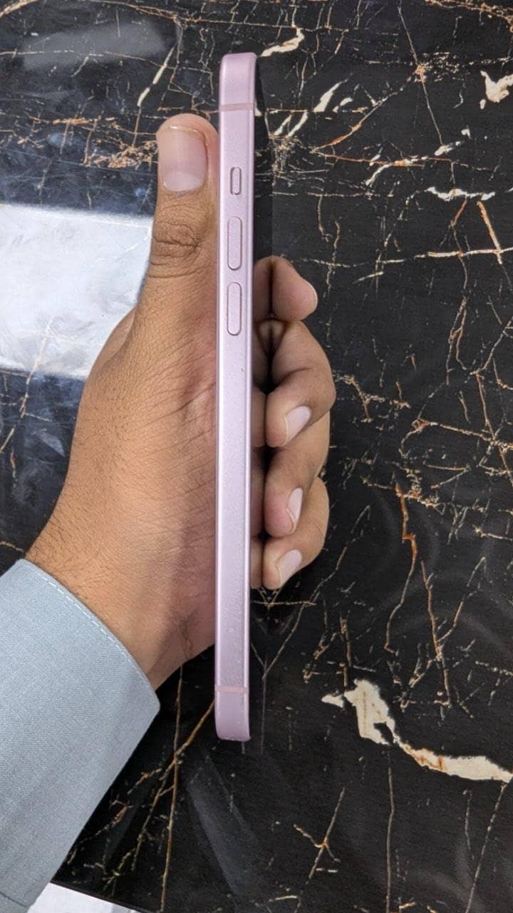 Apple iPhone 15 plus 3