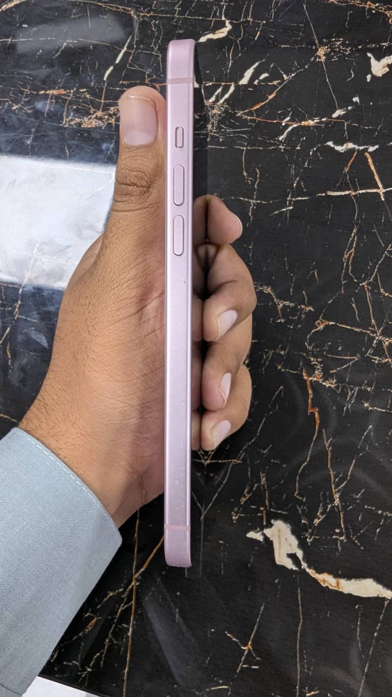 Apple iPhone 15 plus 4