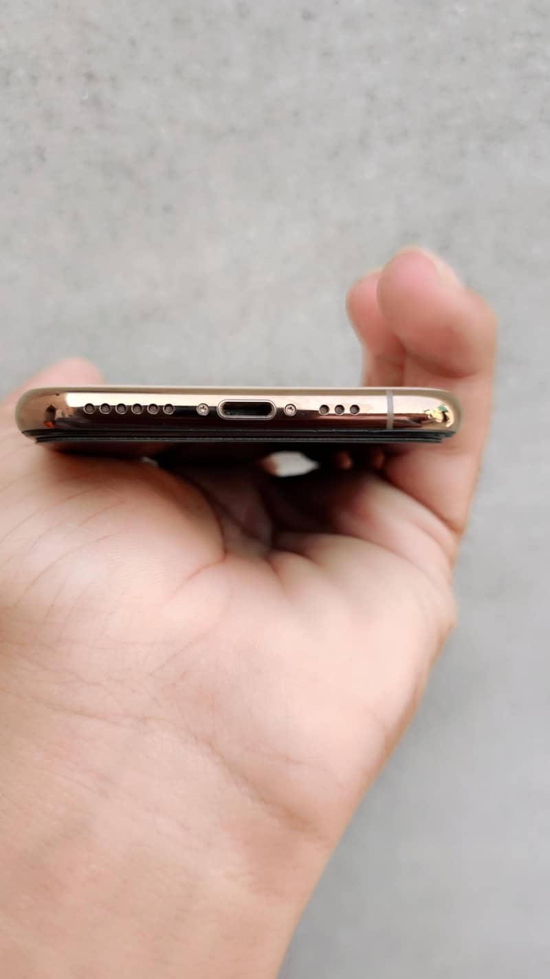 Apple iPhone XS 3