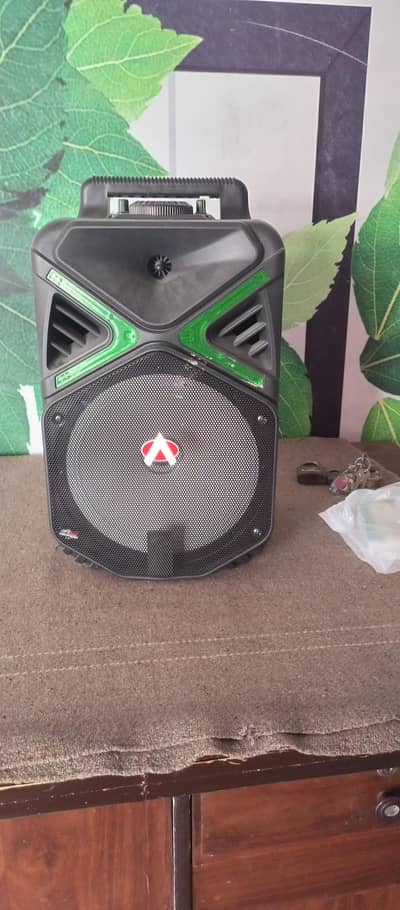 Audionic اسپیکر بالکل نئی حالت میں، ڈبے اور مائیک کے ساتھ