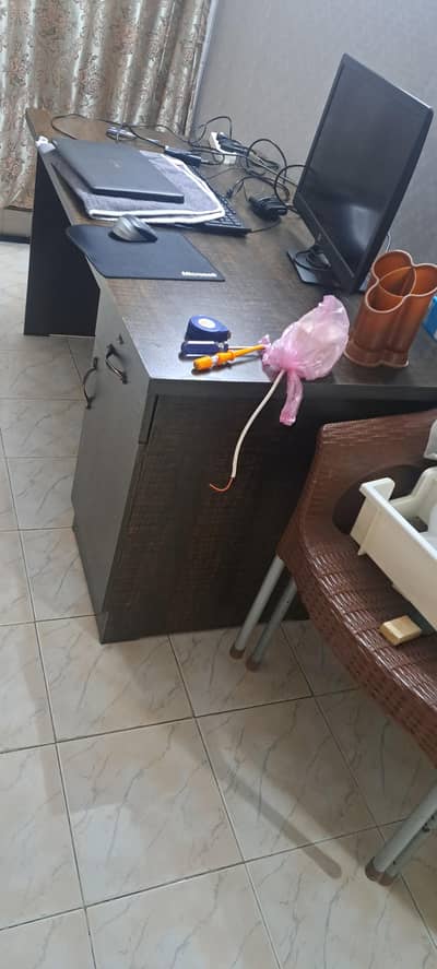 Computer / Laptop Table