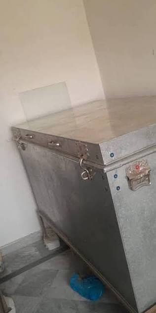 Metal peeti