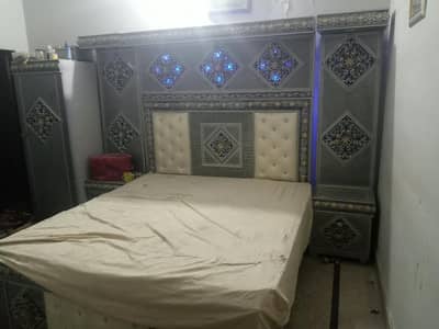 Title: Luxury Royal King Size Bed Set with LED Lighting