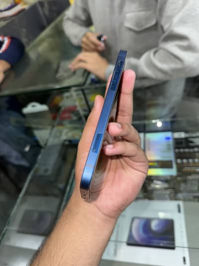 Apple iPhone 12