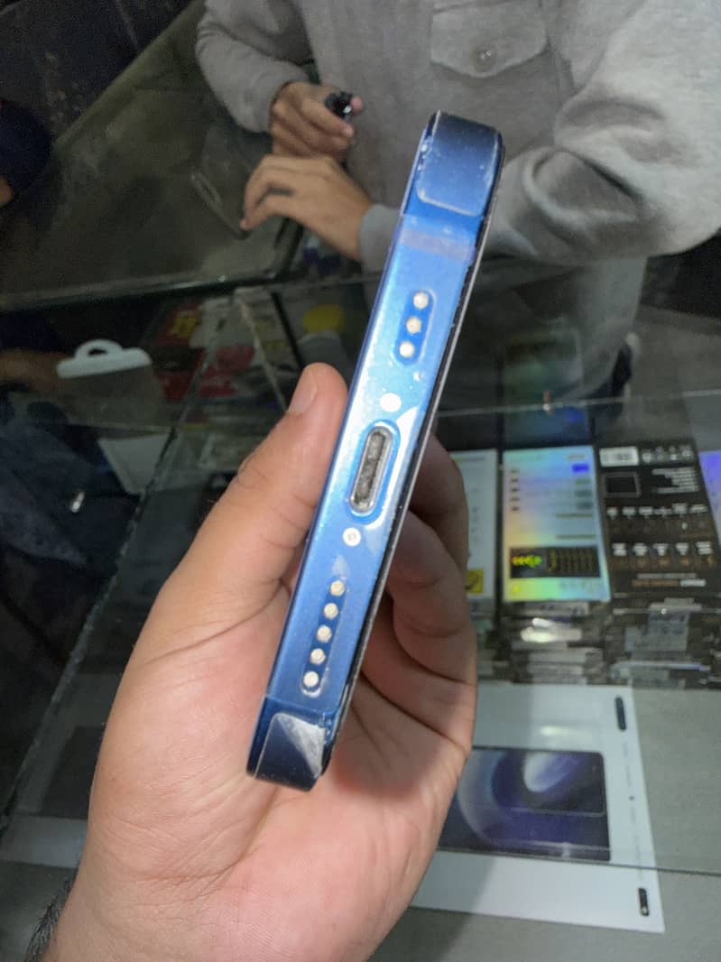 Apple iPhone 12 2