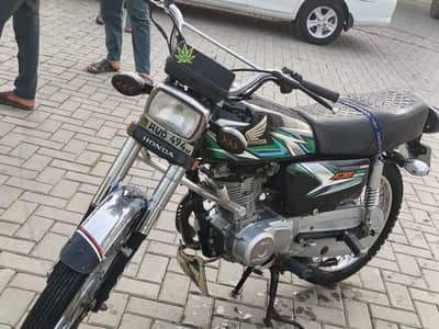 10/9 condition 125 Honda for sale black color