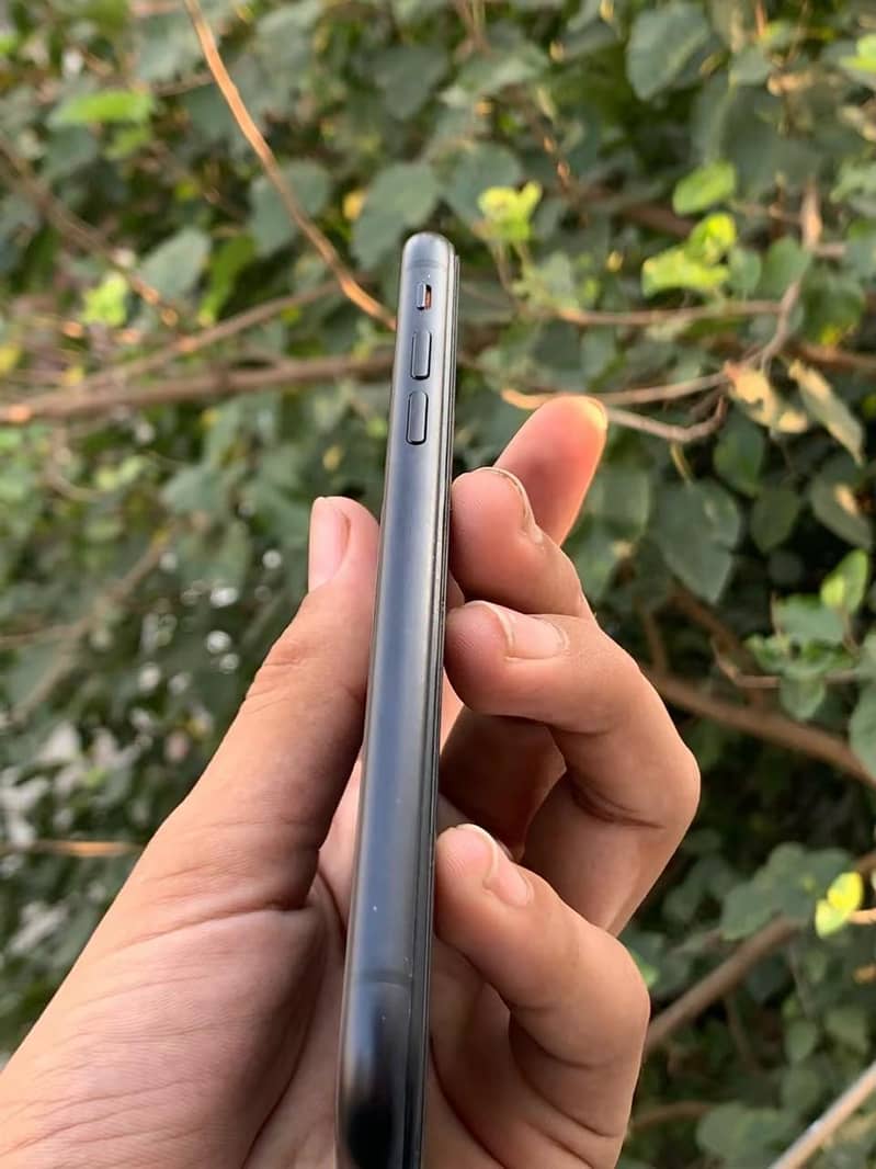 Apple iPhone XR 1