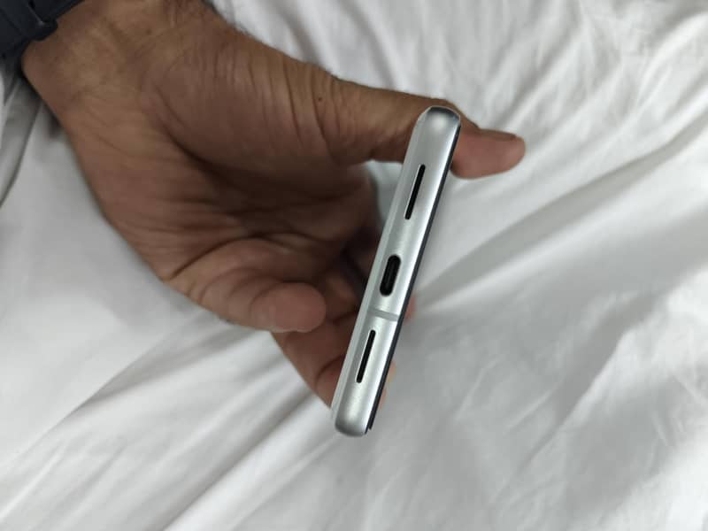 Google Pixel 7 4