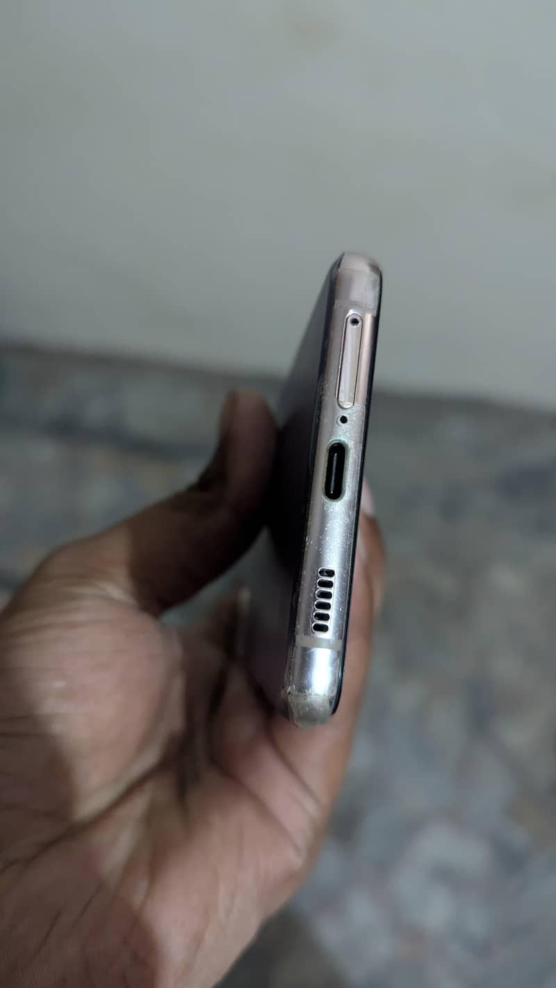 Samsung Mobile S21 Plus 4