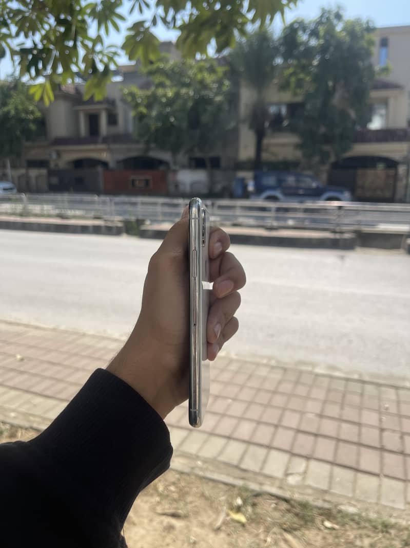 Apple iPhone XS 3