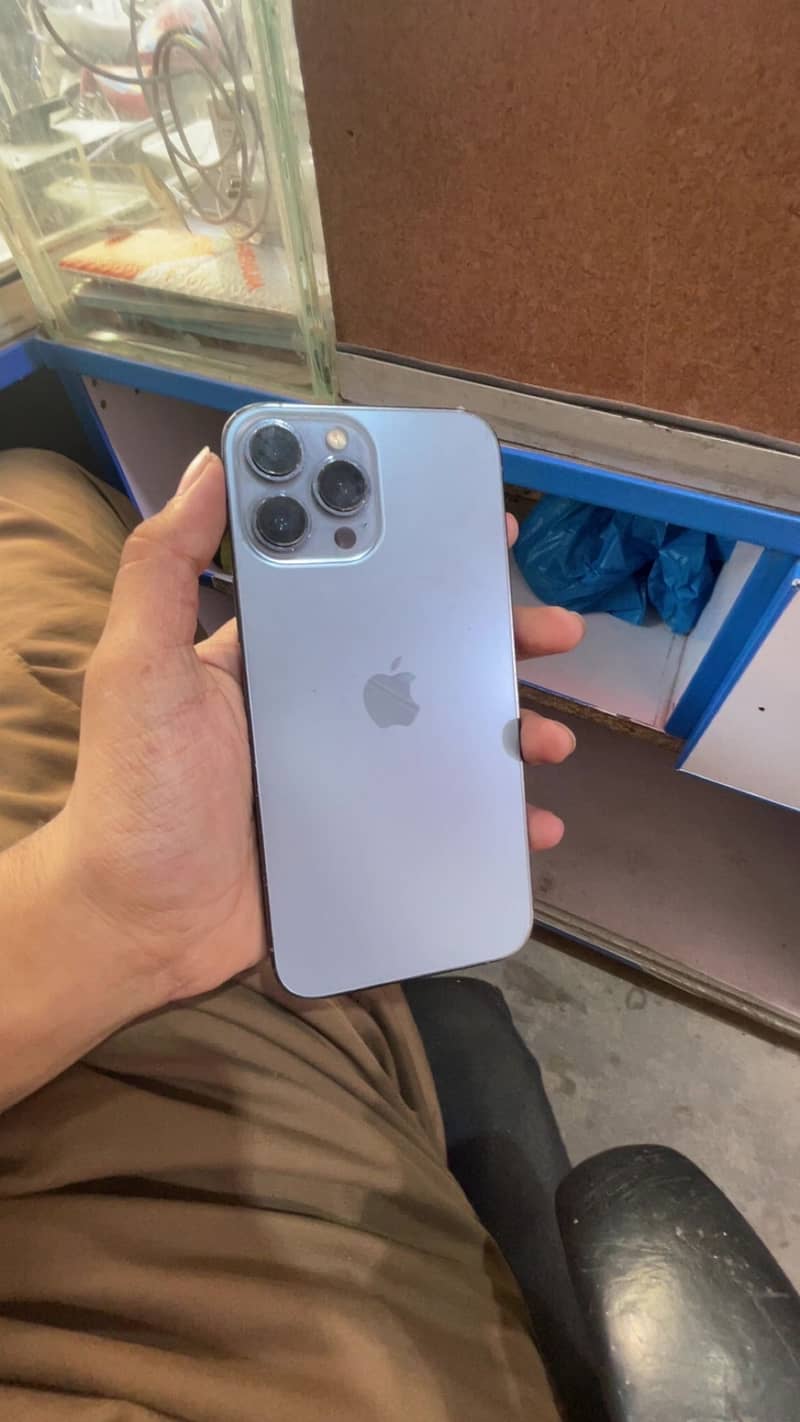 Apple iPhone 13 Pro Max 2