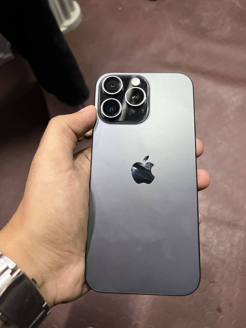 Apple iPhone 16 Pro Max 1