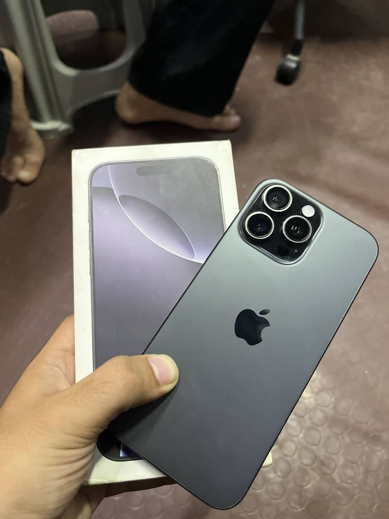 Apple iPhone 16 Pro Max 2