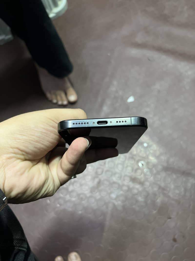 Apple iPhone 16 Pro Max 4