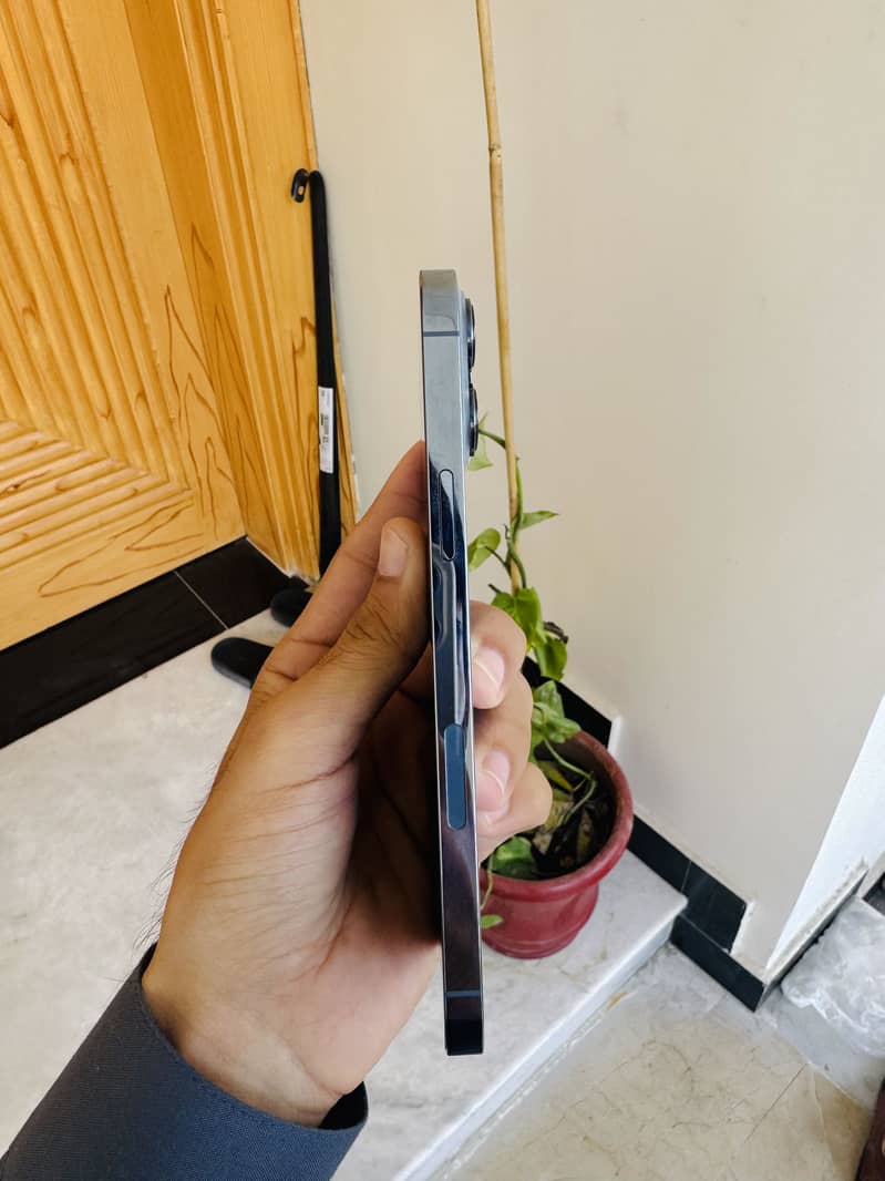 Apple iPhone 13 Pro Max 4