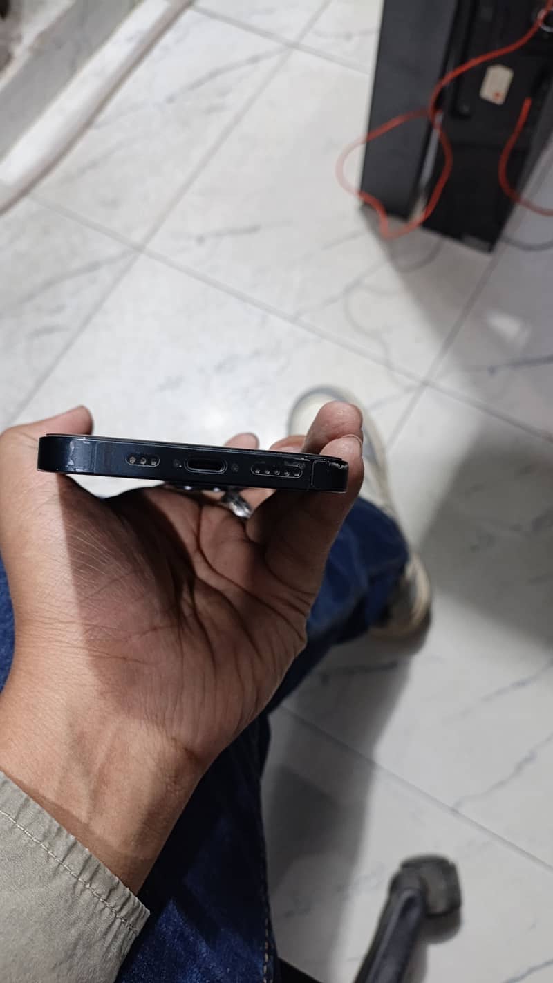 Apple iPhone 13 2