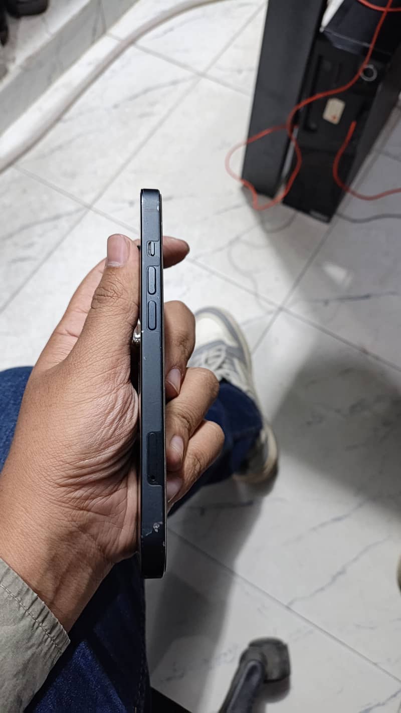 Apple iPhone 13 3