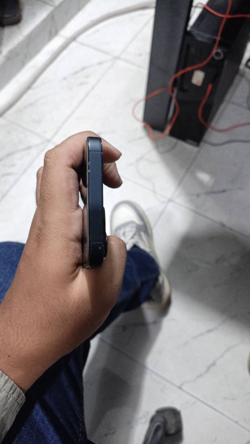 Apple iPhone 13 4
