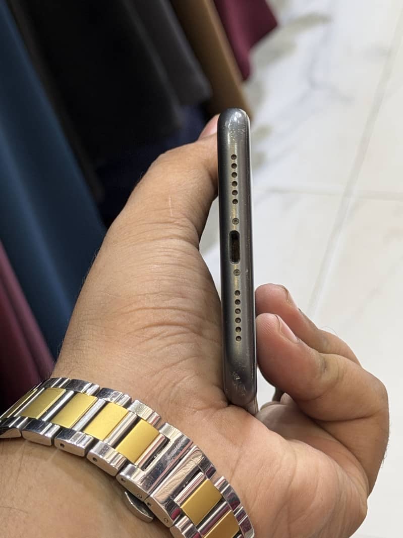 Apple iPhone 11 3