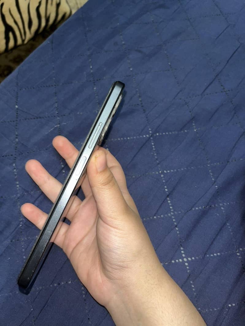 Realme 11 4