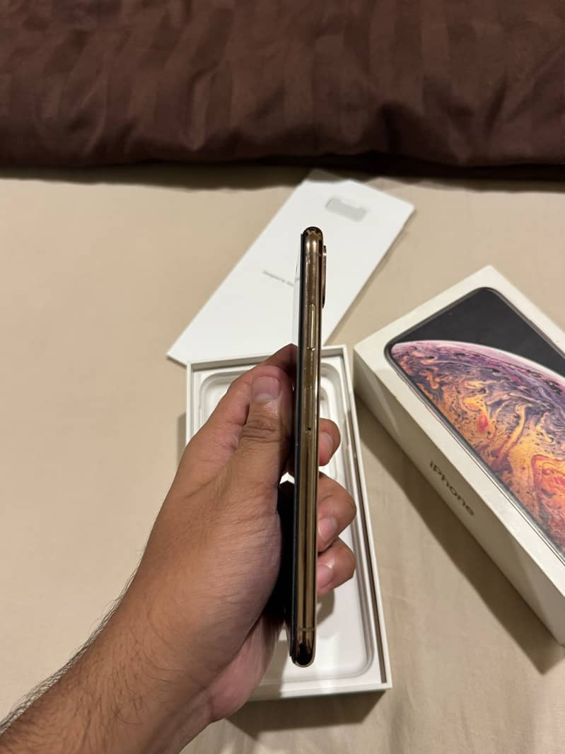 Apple iPhone XS Max 2