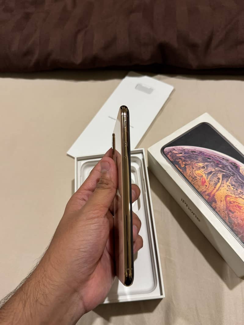 Apple iPhone XS Max 3