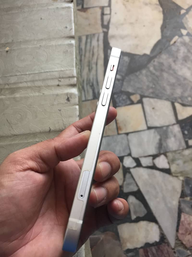 Apple iPhone 12 3