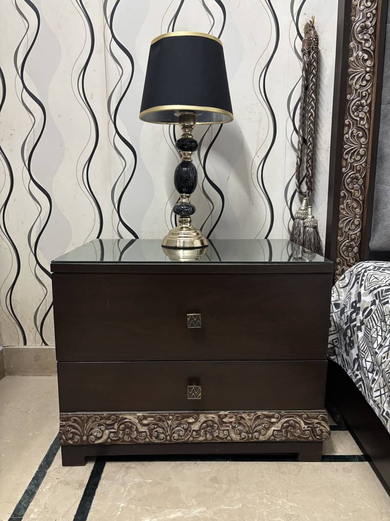 Bed and dressing table 2