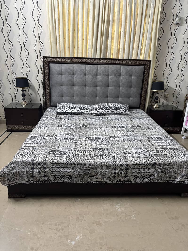 Bed and dressing table 3