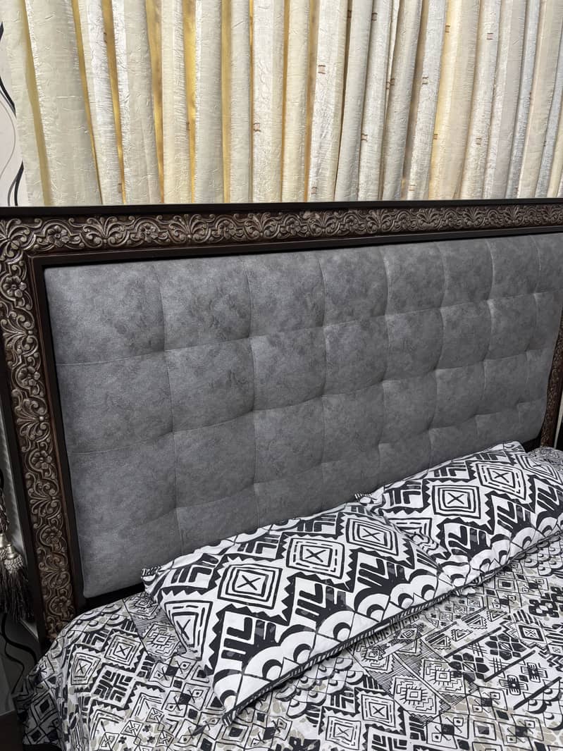 Bed and dressing table 4