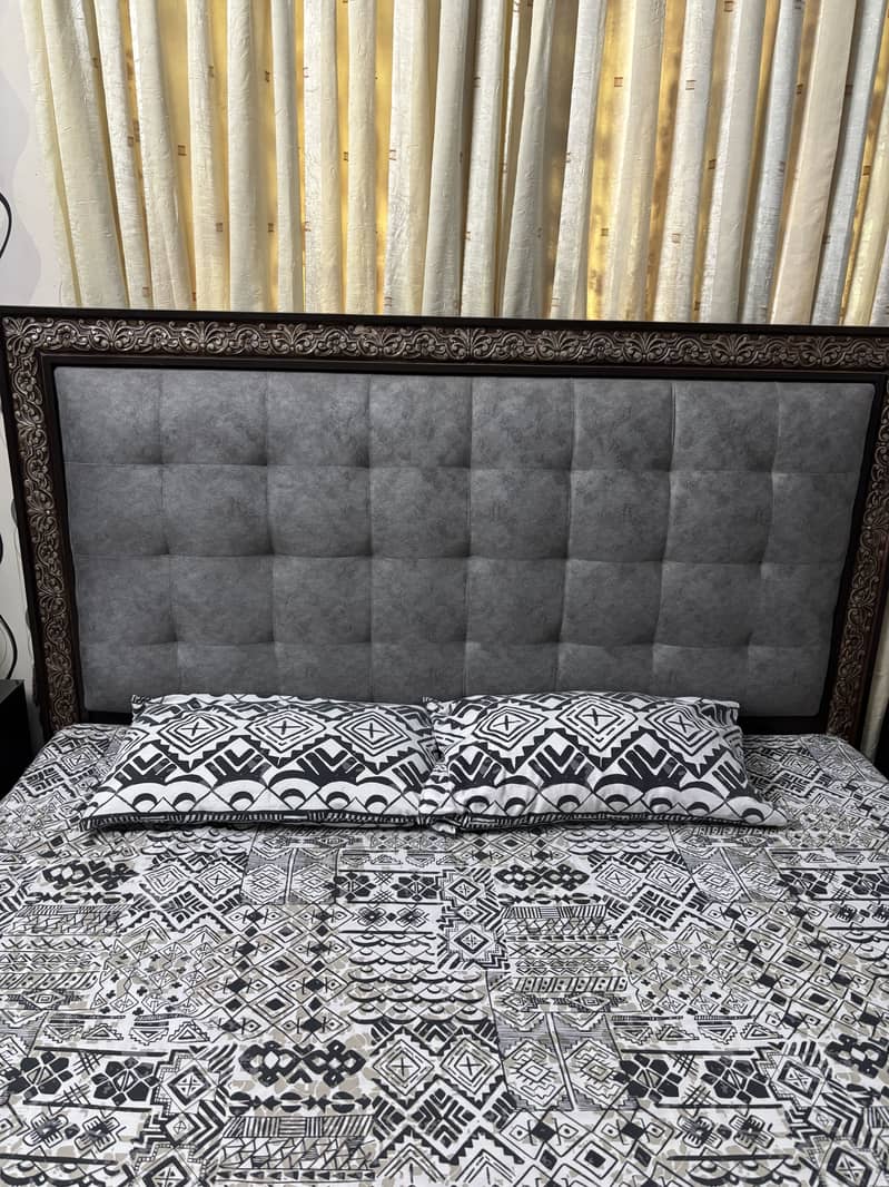 Bed and dressing table 5