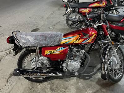 Honda 125 25/26 lush condition 4 month use hui