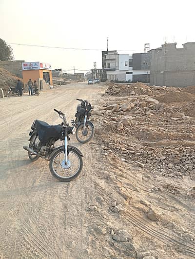 120 Yard Plot For Sale-Next To Corner (Gold Block)