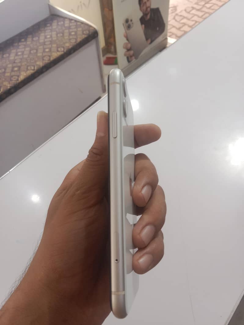 iPhone 11 2